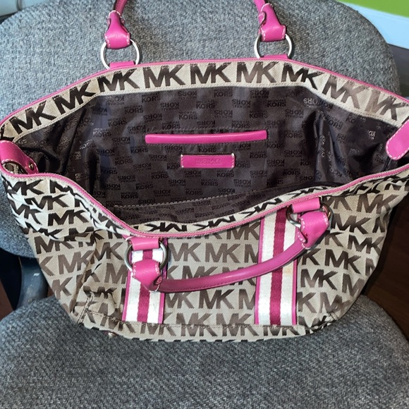 ⭐️⬇️ Michael Kors Women’s Vintage Handbag/Purse - Picture 3 of 7